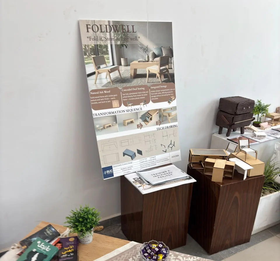 The finished FOLDWELL table at the jury with poster and scale models